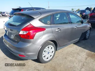 2012 Ford Focus SE z VIN 1FAHP3K23CL366865, wystawiony jako IAAI lot #42140894 z przebiegiem 168 754 mil mil oraz . Historia ofert i sprzedaży dostępna na DreamBid. Obrazek 4.