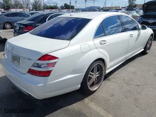 2009 Mercedes-Benz S-Class 5.5L V8 with VIN WDDNG71X09A272339, listed as a IAAI auction lot 41589581 with 130,972 mi miles. Bid and sale history available at carsss.com. Image 4.