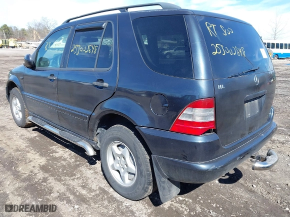 2000 Mercedes-Benz M-Class with VIN 4JGAB54E8YA148786, listed as a IAAI auction lot 41831892 with 999,999 mi miles. Bid and sale history available at carsss.com. Image 3.
