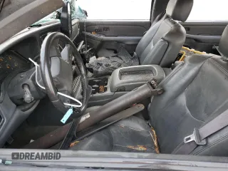 2005 GMC Sierra 1500HD SLE z VIN 1GTGK13U95F915639, wystawiony jako Copart lot #84520684 z przebiegiem Nie podano mil oraz Szkody całkowita. Historia ofert i sprzedaży dostępna na DreamBid. Obrazek 7.
