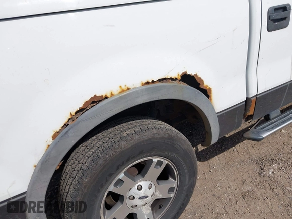 2006 Ford F-150 XLT z VIN 1FTPW14596FA51589, wystawiony jako IAAI lot #42124011 z przebiegiem 205 716 mil mil oraz . Historia ofert i sprzedaży dostępna na DreamBid. Obrazek 14.