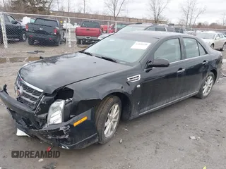 2009 Cadillac STS AWD z VIN 1G6DD67V290140111, wystawiony jako IAAI lot #41800236 z przebiegiem 81 913 mil mil oraz . Historia ofert i sprzedaży dostępna na DreamBid. Obrazek 2.