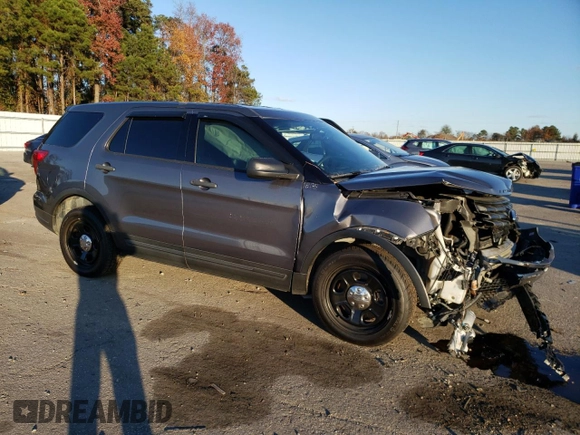 2018 Ford Police Interceptor Utility z VIN 1FM5K8AT7JGA57808, wystawiony jako Copart lot #82631264 z przebiegiem 123 019 mil mil oraz Szkoda całkowita • Salvage title. Historia ofert i sprzedaży dostępna na DreamBid. Obrazek 4.