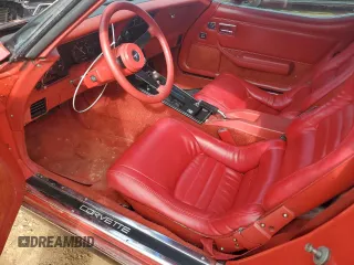 1980 Chevrolet Corvette z VIN 1Z878AS425658, wystawiony jako Copart lot #88527365 z przebiegiem 660 624 mil mil oraz Szkoda całkowita • Salvage title. Historia ofert i sprzedaży dostępna na DreamBid. Obrazek 7.