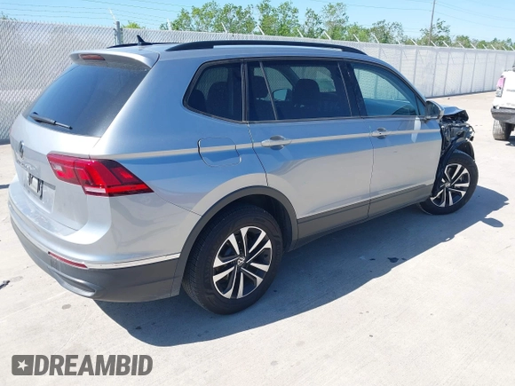 2024 Volkswagen Tiguan S z VIN 3VVRB7AX0RM029581, wystawiony jako IAAI lot #41938762 z przebiegiem 26 129 mil mil oraz . Historia ofert i sprzedaży dostępna na DreamBid. Obrazek 4.