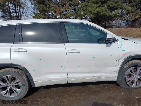 2015 Toyota Highlander LE with VIN 5TDBKRFHXFS172501, listed as a IAAI auction lot 41591131 with 108,000 mi miles. Bid and sale history available at carsss.com. Image 13.