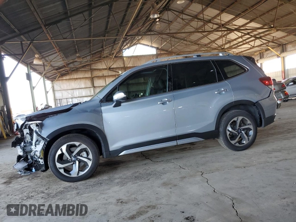 2024 Subaru Forester Touring z VIN JF2SKAMC3RH410742, wystawiony jako Copart lot #48563465 z przebiegiem 8 344 mil mil oraz Szkoda całkowita • Salvage title. Historia ofert i sprzedaży dostępna na DreamBid. Obrazek 1.