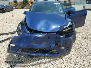 2022 Tesla Model Y Long Range z VIN 7SAYGDEE7NF313228, wystawiony jako Copart lot #55060705 z przebiegiem 32 238 mil mil oraz Szkoda całkowita • Salvage title. Historia ofert i sprzedaży dostępna na DreamBid. Obrazek 12.
