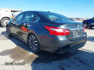 2017 Nissan Altima SR z VIN 1N4AL3AP4HC205670, wystawiony jako IAAI lot #41613157 z przebiegiem 153 600 mil mil oraz . Historia ofert i sprzedaży dostępna na DreamBid. Obrazek 3.