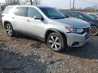 2019 Chevrolet Traverse LT Leather with VIN 1GNERHKW7KJ269791, listed as a IAAI auction lot 41599390 with 182,176 mi miles. Bid and sale history available at carsss.com. Image 1.