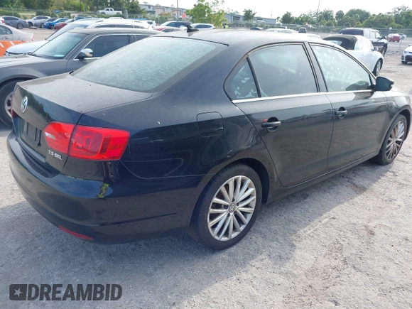 2011 Volkswagen Jetta SEL с VIN 3VWLX7AJ6BM394822, выставлен на аукционе IAAI как лот 42360987 с пробегом 173 310 миль миль и . История ставок и продаж доступна на DreamBid. Изображение 4.