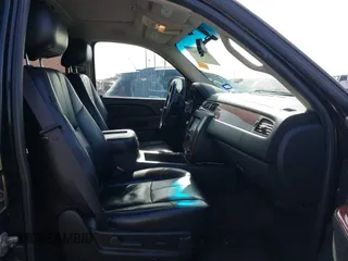 2011 Chevrolet Tahoe LT z VIN 1GNSCBE01BR160656, wystawiony jako IAAI lot #41822149 z przebiegiem 248 195 mil mil oraz . Historia ofert i sprzedaży dostępna na DreamBid. Obrazek 5.