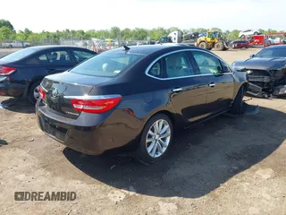 2014 Buick Verano Group z VIN 1G4PS5SK0E4123281, wystawiony jako IAAI lot #42250949 z przebiegiem 132 746 mil mil oraz . Historia ofert i sprzedaży dostępna na DreamBid. Obrazek 4.