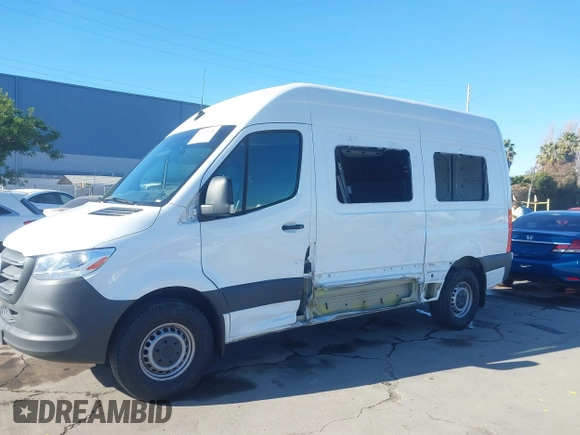 2022 Mercedes-Benz Sprinter Cargo Cargo with VIN W1Y40BHY2NT107852, listed as a IAAI auction lot 41323608 with 27,397 mi miles and . Bid and sale history available at DreamBid. Image 6.