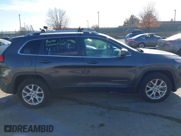 2016 Jeep Cherokee Latitude z VIN 1C4PJMCS1GW242738, wystawiony jako IAAI lot #40765174 z przebiegiem 33 196 mil mil oraz . Historia ofert i sprzedaży dostępna na DreamBid. Obrazek 12.