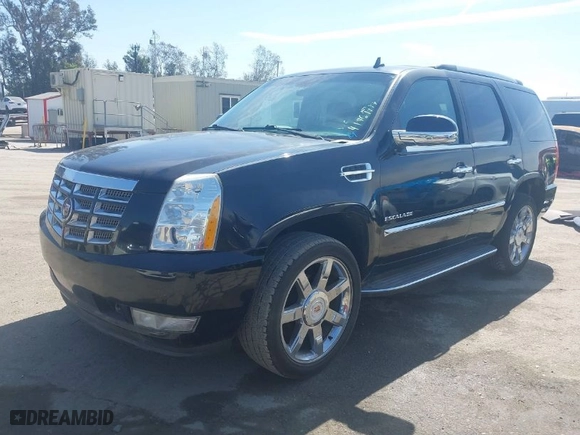 2013 Cadillac Escalade Luxury with VIN 1GYS3BEF1DR112438, listed as a IAAI auction lot 41764788 with 98,907 mi miles. Bid and sale history available at carsss.com. Image 2.