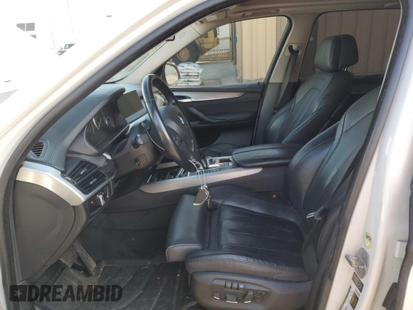 2015 BMW X5 xDrive35i z VIN 5UXKR0C5XF0K55803, wystawiony jako Copart lot #57133455 z przebiegiem 169 417 mil mil oraz Czysty tytuł • Clean title. Historia ofert i sprzedaży dostępna na DreamBid. Obrazek 7.
