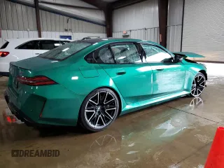 2025 BMW M5 z VIN WBS83FK04SCT95434, wystawiony jako Copart lot #56969865 z przebiegiem Nie podano mil oraz Szkody całkowita. Historia ofert i sprzedaży dostępna na DreamBid. Obrazek 3.