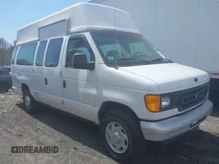 2004 Ford Econoline Cargo with VIN 1FTNS24W64HA94953, listed as a IAAI auction lot 42103481 with 224,922 mi miles. Bid and sale history available at carsss.com. Image 1.