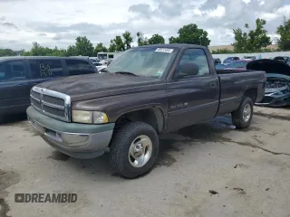 1998 Dodge 1500 z VIN 3B7HF16Z7WM271110, wystawiony jako Copart lot #60812495 z przebiegiem 214 381 mil mil oraz Czysty tytuł • Clean title. Historia ofert i sprzedaży dostępna na DreamBid. Obrazek 1.