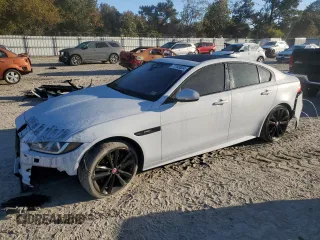 2017 Jaguar XE 35t R-Sport z VIN SAJAL4BV5HA947361, wystawiony jako Copart lot #77793524 z przebiegiem 75 707 mil mil oraz Szkoda całkowita • Salvage title. Historia ofert i sprzedaży dostępna na DreamBid. Obrazek 1.