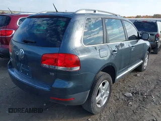 2007 Volkswagen Touareg V6 z VIN WVGZE77LX7D002354, wystawiony jako IAAI lot #40733969 z przebiegiem 106 526 mil mil oraz . Historia ofert i sprzedaży dostępna na DreamBid. Obrazek 4.