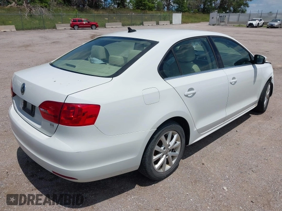 2014 Volkswagen Jetta SE with VIN 3VWD07AJXEM333132, listed as a IAAI auction lot 42637022 with 157,113 mi miles and . Bid and sale history available at DreamBid. Image 4.