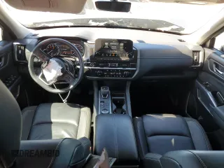 2023 Nissan Pathfinder SL z VIN 5N1DR3CC2PC219853, wystawiony jako Copart lot #47765435 z przebiegiem 30 511 mil mil oraz Szkoda całkowita • Salvage title. Historia ofert i sprzedaży dostępna na DreamBid. Obrazek 8.