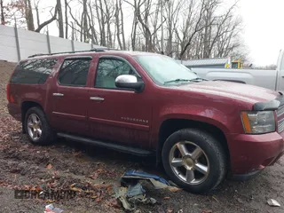2008 Chevrolet Suburban LTZ with VIN 1GNFK16368R200844, listed as a IAAI auction lot 41722464 with 381,802 mi miles. Bid and sale history available at carsss.com. Image 14.
