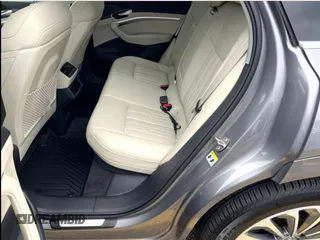 2019 Audi e-tron Prestige z VIN WA1VABGE0KB011XXX, wystawiony jako Copart lot #58495745 z przebiegiem 66 764 mil mil oraz Tytuł czysty. Historia ofert i sprzedaży dostępna na DreamBid. Obrazek 6.