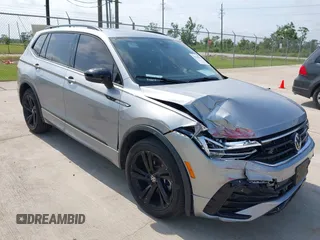 2023 Volkswagen Tiguan SE R-Line Black с VIN 3VVCB7AX5PM064412, выставлен на аукционе IAAI как лот 42279912 с пробегом 72 528 миль миль и . История ставок и продаж доступна на DreamBid. Изображение 1.