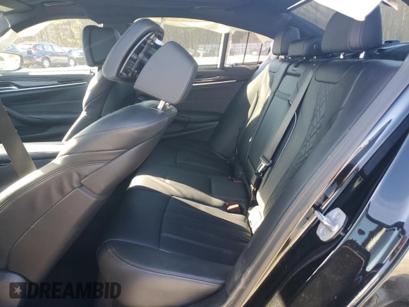 2023 BMW 5 Series M550i xDrive z VIN WBA13BK08PCM88687, wystawiony jako Copart lot #88633545 z przebiegiem Nie podano mil oraz Szkoda całkowita • Salvage title. Historia ofert i sprzedaży dostępna na DreamBid. Obrazek 10.
