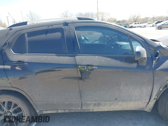 2022 Chevrolet Trax LT with VIN KL7CJLSM9NB516913, listed as a IAAI auction lot 41747827 with 103,121 mi miles. Bid and sale history available at carsss.com. Image 13.
