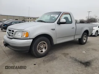 2002 Ford F-150 XL with VIN 1FTRF172X2NB77521, listed as a Copart auction lot 43993885 with 339,289 mi miles and Salvage Title. Bid and sale history available at carsss.com. Image 1.