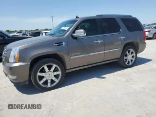 2012 Cadillac Escalade Luxury z VIN 1GYS3BEF6CR105077, wystawiony jako Copart lot #52988045 z przebiegiem 144 186 mil mil oraz Tytuł czysty. Historia ofert i sprzedaży dostępna na DreamBid. Obrazek 1.