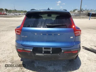2021 Volvo XC40 z VIN YV4ED3UR2M2558167, wystawiony jako Copart lot #55854265 z przebiegiem 39 601 mil mil oraz Czysty tytuł • Clean title. Historia ofert i sprzedaży dostępna na DreamBid. Obrazek 6.