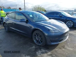 2022 Tesla Model 3 Long Range z VIN 5YJ3E1EB3NF253546, wystawiony jako IAAI lot #41782222 z przebiegiem 44 473 mil mil oraz . Historia ofert i sprzedaży dostępna na DreamBid. Obrazek 1.