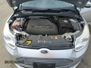 2013 Ford Focus Electric z VIN 1FADP3R43DL139862, wystawiony jako Copart lot #45901885 z przebiegiem 62 040 mil mil oraz Szkody całkowita. Historia ofert i sprzedaży dostępna na DreamBid. Obrazek 11.