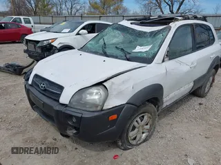 2006 Hyundai Tucson GLS with VIN KM8JN72D26U322893, listed as a IAAI auction lot 41882842 with 116,972 mi miles. Bid and sale history available at carsss.com. Image 6.
