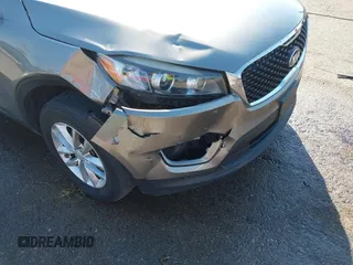 2016 Kia Sorento LX with VIN 5XYPG4A3XGG120676, listed as a IAAI auction lot 40568581 with 179,418 mi miles. Bid and sale history available at carsss.com. Image 6.