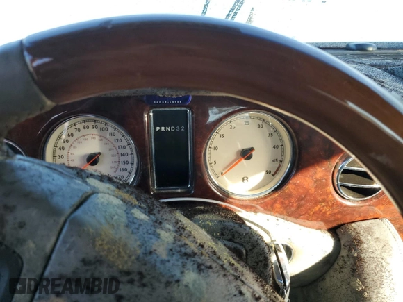 2005 Bentley Arnage R z VIN SCBLC37F65CX10805, wystawiony jako Copart lot #80332124 z przebiegiem Nie podano mil oraz Nie do naprawy • Non repairable. Historia ofert i sprzedaży dostępna na DreamBid. Obrazek 9.