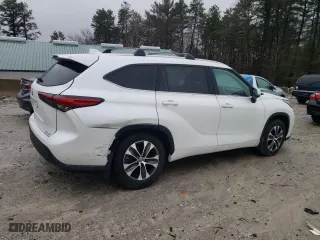 2022 Toyota Highlander XLE with VIN 5TDGZRBHXNS579496, listed as a Copart auction lot 47111505 with 23,427 mi miles and Salvage Title. Bid and sale history available at carsss.com. Image 3.