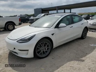 2021 Tesla Model 3 Standard Range Plus z VIN 5YJ3E1EA7MF084900, wystawiony jako Copart lot #53090765 z przebiegiem 42 226 mil mil oraz Nie do naprawy. Historia ofert i sprzedaży dostępna na DreamBid. Obrazek 1.