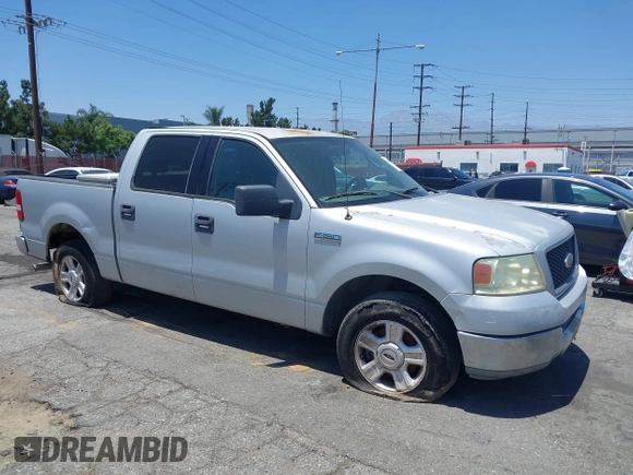 2004 Ford F-150 XLT z VIN 1FTPW12574KA94710, wystawiony jako IAAI lot #42505287 z przebiegiem 154 469 mil mil oraz . Historia ofert i sprzedaży dostępna na DreamBid. Obrazek 1.