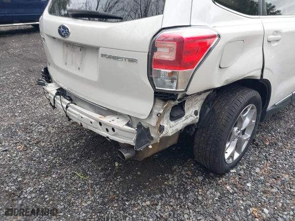 2018 Subaru Forester Touring with VIN JF2SJAWC7JH472147, listed as a IAAI auction lot 41723135 with 63,824 mi miles. Bid and sale history available at carsss.com. Image 6.