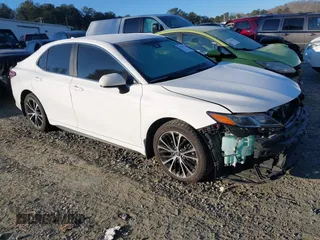 2020 Toyota Camry SE z VIN 4T1G11AK9LU997770, wystawiony jako IAAI lot #41397948 z przebiegiem 97 338 mil mil oraz . Historia ofert i sprzedaży dostępna na DreamBid. Obrazek 1.