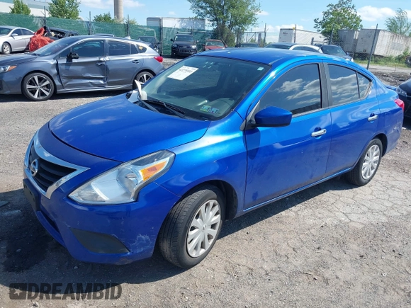 2017 Nissan Versa SV z VIN 3N1CN7AP1HL895731, wystawiony jako IAAI lot #42279393 z przebiegiem 94 040 mil mil oraz . Historia ofert i sprzedaży dostępna na DreamBid. Obrazek 2.