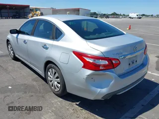 2016 Nissan Altima S z VIN 1N4AL3AP2GN316463, wystawiony jako IAAI lot #42339307 z przebiegiem 101 857 mil mil oraz . Historia ofert i sprzedaży dostępna na DreamBid. Obrazek 3.