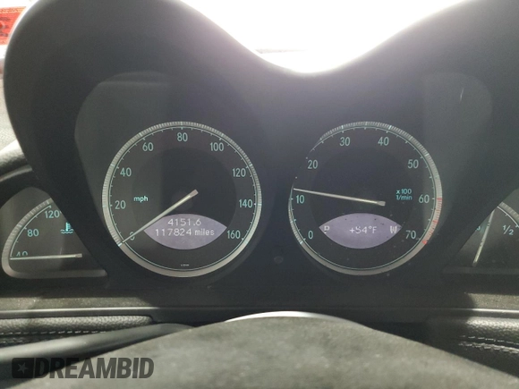 2003 Mercedes-Benz SL 500 z VIN WDBSK75FX3F061879, wystawiony jako Copart lot #55930265 z przebiegiem 117 824 mil mil oraz Tytuł czysty. Historia ofert i sprzedaży dostępna na DreamBid. Obrazek 9.