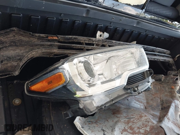 2022 Toyota Tacoma SR5 with VIN 3TMAZ5CN2NM163171, listed as a IAAI auction lot 42492852 with Not provided miles and . Bid and sale history available at DreamBid. Image 6.
